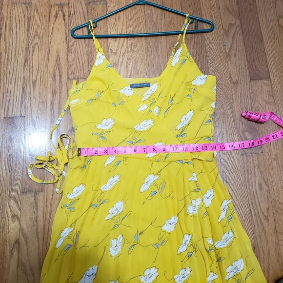 Suzy Shier Accordion Wrap Dress - Picture 3 of 6